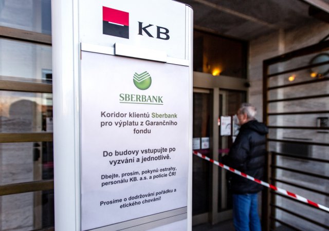Výplata klientů Sberbank v pobočkách KB