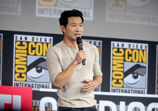 Herec Simu Liu patří podle časopisu Variety k deseti nejvlivnějším lidem v showbyznysu v roce 2021, díky roli v poslední marvelovce Shang-Chi a Legenda o deseti prstenech