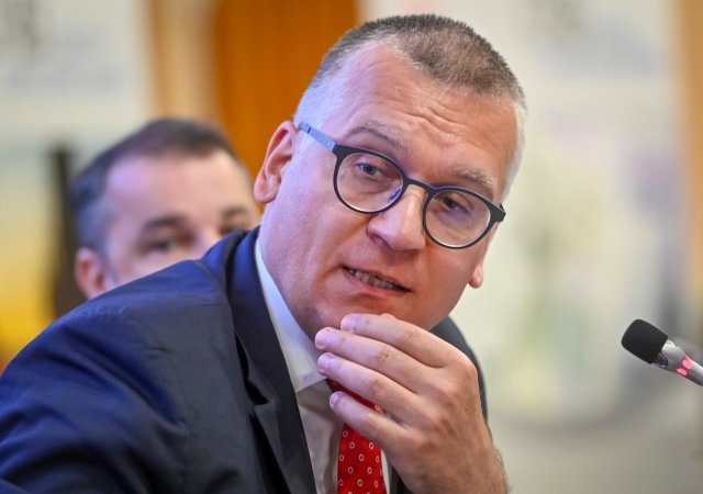 Bývalý viceguvernér ČNB Marek Mora bude od dubna náměstkem ministra financí Zbyňka Stanjury