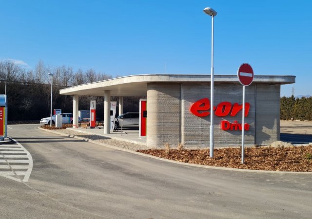 E.ON, dobíjecí hub na dálnici D8