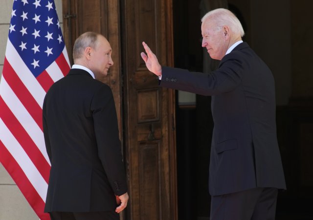 Americký prezident Joe Biden se svým ruským protějškem Vladimirem Putinem