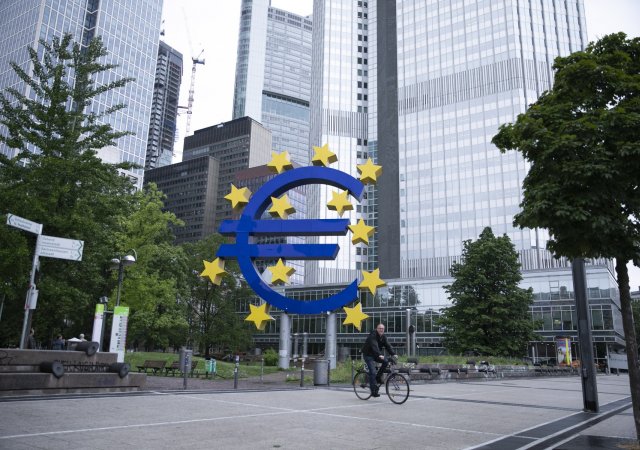 Evropská centrální banka půjde s úroky dolů