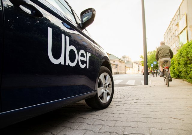 Uber převezme taxislužbu na pražském letišti