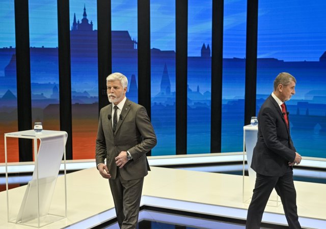 Debata kandidátů na prezidenta Andreje Babiše (vpravo) a Petra Pavla (vlevo) na CNN Prima NEWS, 25. ledna 2023, Praha.