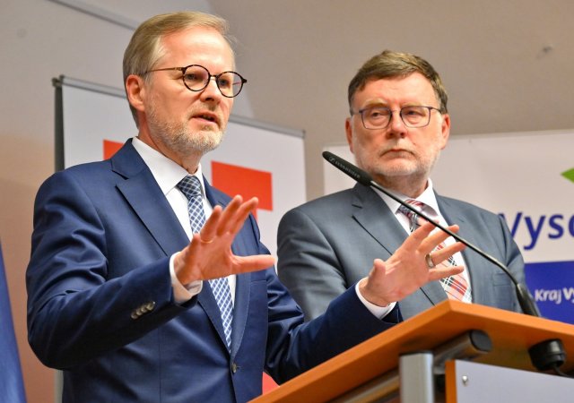 Předseda vlády Petr Fiala (ODS) a ministr financí Zbyněk Stanjura (ODS)