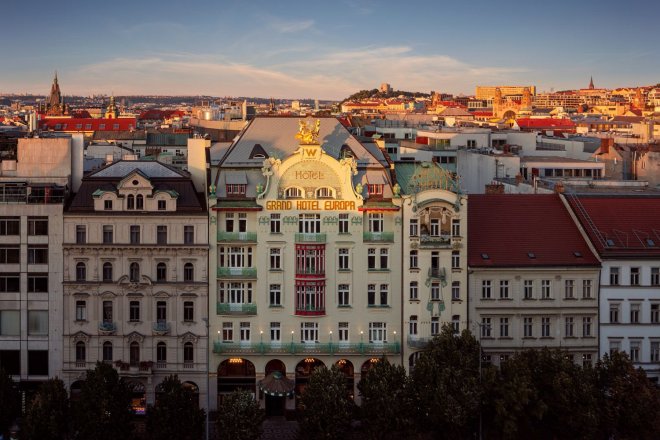 Po 10 letech rekonstrukce se legendární hotel opět otevírá veřejnosti.