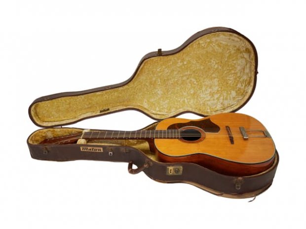 Ztracená a znovunalezená kytara Johna Lennona trhla aukční rekord