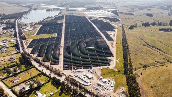 Solek v Chile připojila k síti svou největší solární elektrárnu v zemi. Projekt Leyda vyrábí proud pro 23 tisíc domácností.