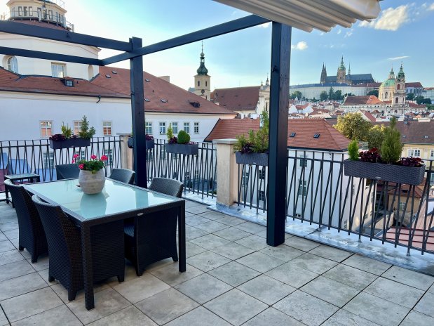 Hotel Mandarin Oriental Prague. Výhled na Hradčany za šedesát tisíc