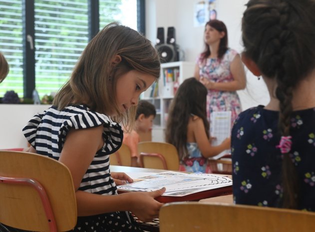 Méně než se čekalo: Učitelé dostanou příští rok přidáno sedm procent, další státní zaměstnanci pět procent