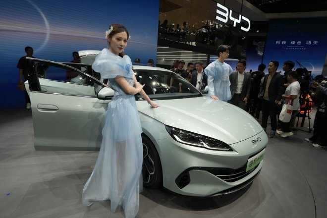Čína chce, aby automobilky do roku 2025 používaly čtvrtinu čipů místní výroby