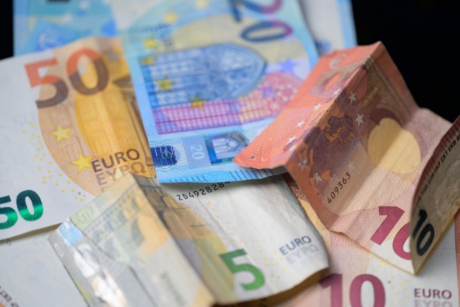 Drobní investoři se už téměř rok stahují z evropských realitních fondů