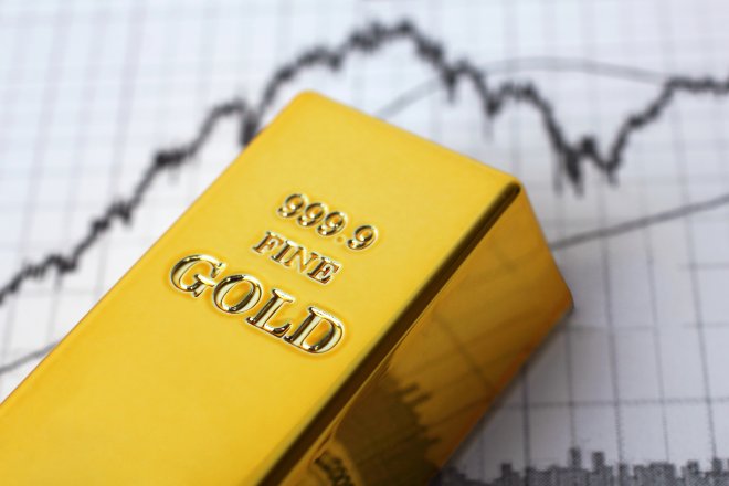 Cena zlata je na rekordu, prudce roste také stříbro