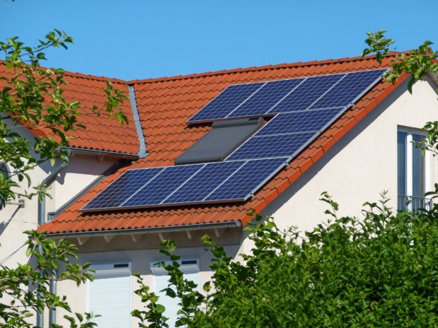 Baterie k fotovoltaice: jak funguje ukládání nespotřebované elektřiny?