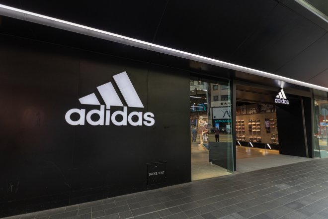 Adidas v německé centrále propustí každého jedenáctého zaměstnance