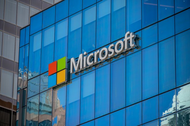 Microsoft hodlá investovat 80 miliard dolarů do výstavby datových center pro AI