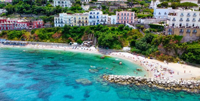 Italský ostrov Capri zakázal vstup turistům. Nemá dost pitné vody