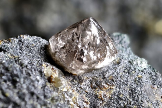 De Beers snížila ceny diamantů o více než 10 procent