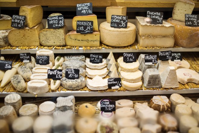 Zrající expozice, kterou můžete sníst. V Paříži otevřelo první muzeum sýrů