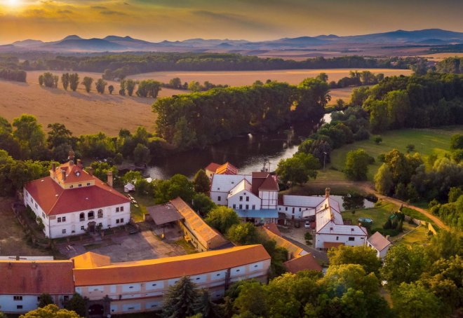 Zámek u řeky Ohře ve vesnici Pátek je zatím téměř zapomenutý