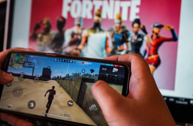 Herní hit Fortnite se vrací na iPhony. Z App Store ho ale pořád nestáhnete