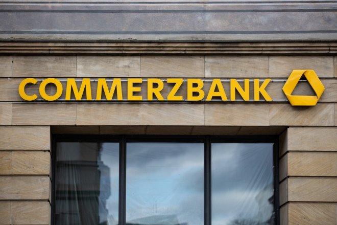 Italská UniCredit navýšila podíl v německé Commerzbank