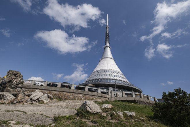 Vysílač na Ještědu možná změní majitele. Dočká se památka rekonstrukce?