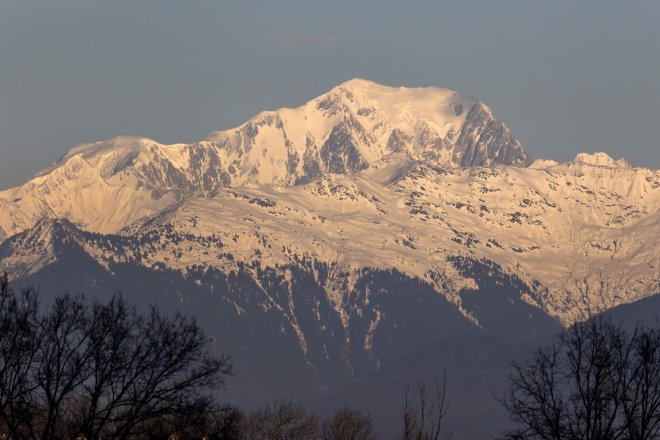 Na vrcholu hory Mont Blanc nemrzlo 33 hodin v řadě