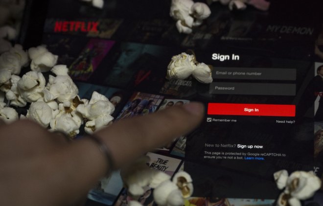 Netflix dráždí berňák, přibývá razií v jeho evropských kancelářích