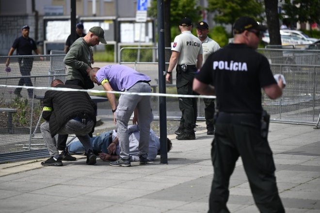 Slovenská policie obvinila muže podezřelého z útoku na Fica z pokusu o vraždu