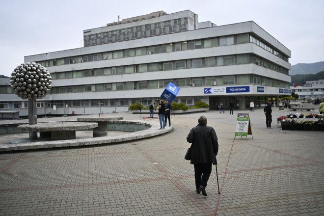 Slovenský premiér Robert Fico zůstává na jednotce intenzivní péče ve fakultní nemocnici v Banské Bystrici