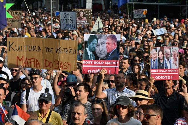 Na 18 tisíc lidí přišlo podle organizátorů na protivládní protest v Bratislavě