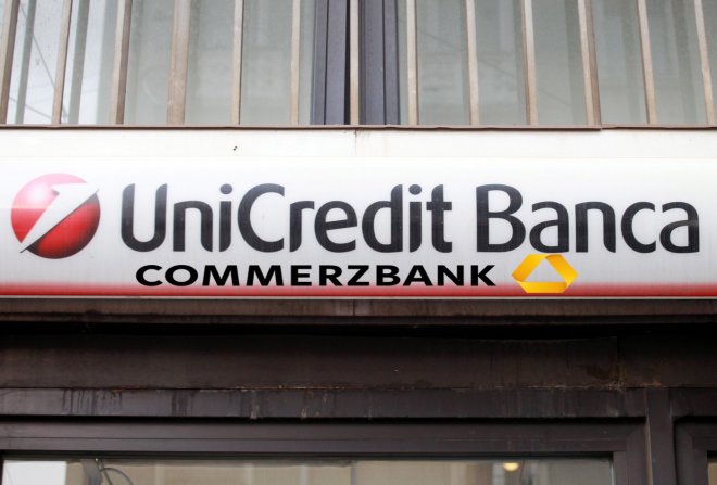 UniCredit nakoupila další akcie Commerzbank