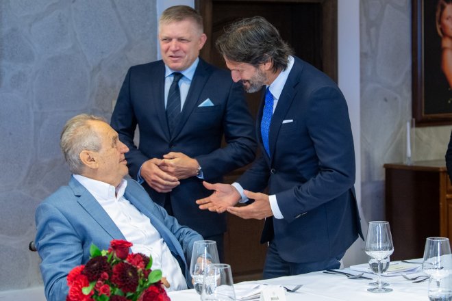 Exprezident Zeman vyjádřil podporu Ficovi