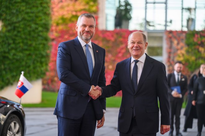 Německý kancléř Olaf Scholz a slovenský prezident Peter Pellegrini