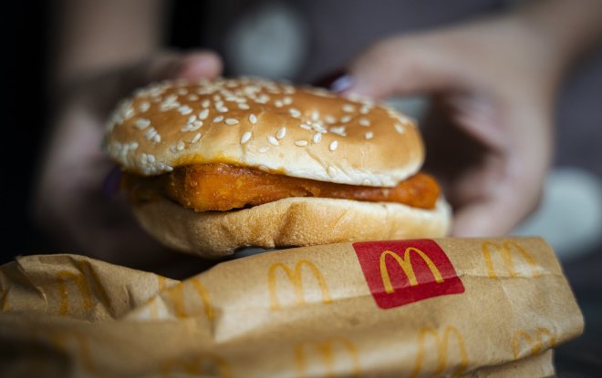 Srovnatelné tržby řetězce McDonald's klesly nejvýrazněji za čtyři roky