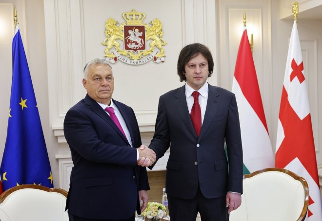 Gruzínský premiér Irakli Kobachidze a maďarský premiér Viktor Orbán