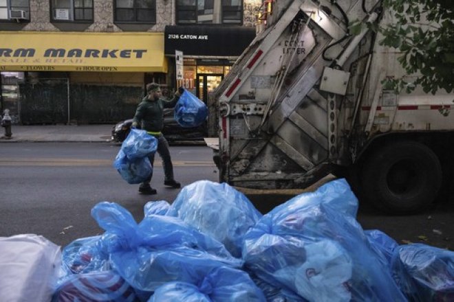 Obyvatelé New Yorku vyhazovali odpad v pytlích přímo na ulici