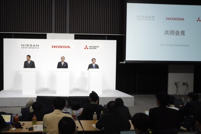 Japonské automobilky Honda a Nissan oznámily zahájení rozhovorů o fúzi