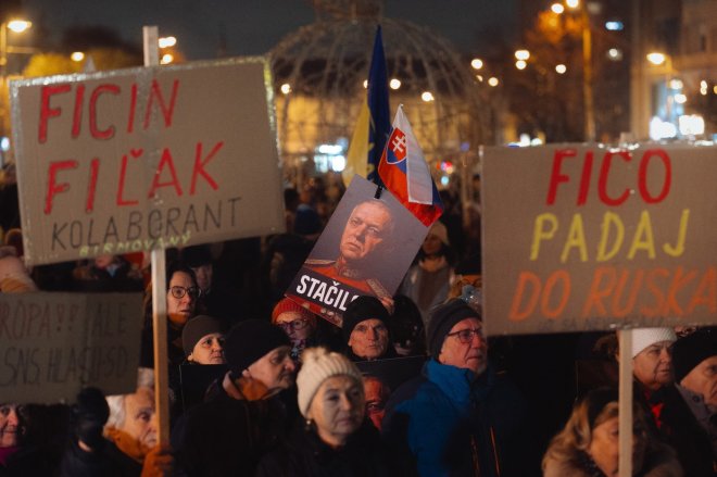 Demonstrace proti vládě Roberta Fica