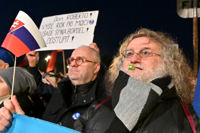 Slováci protestují proti premiérovi Robertu Ficovi