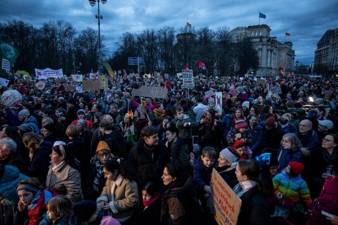 Desetitisíce Němců demonstrovaly proti politické pravici