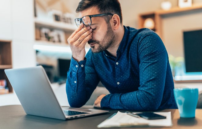 Čechy drtí stres, víc než čtvrtina kvůli němu nemohla do práce