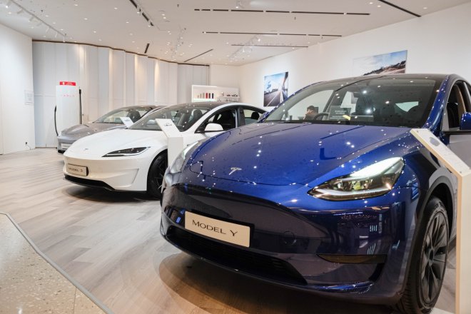 Tesla loni zvýšila prodej aut v Číně na rekordních více než 657 tisíc vozů