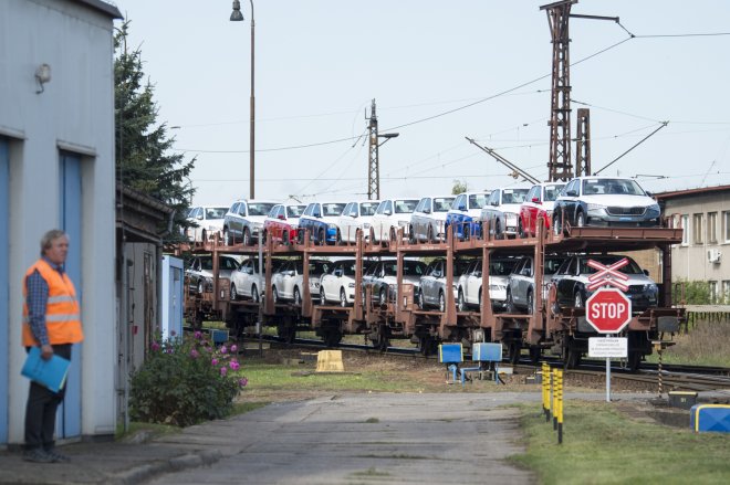 Přebytek zahraničního obchodu ČR se meziročně téměř zdvojnásobil