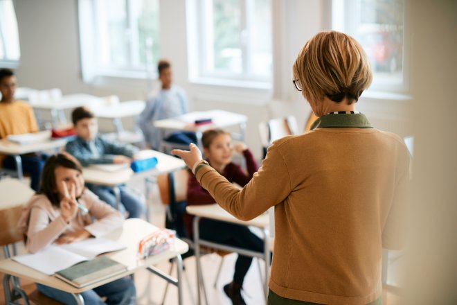 Školám hrozí nedostatek učitelů, přibývat bude těch nekvalifikovaných