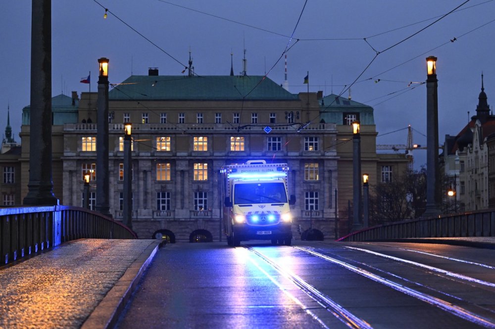 V pražské filozofické fakultě se střílelo, na místě jsou mrtví a zranění