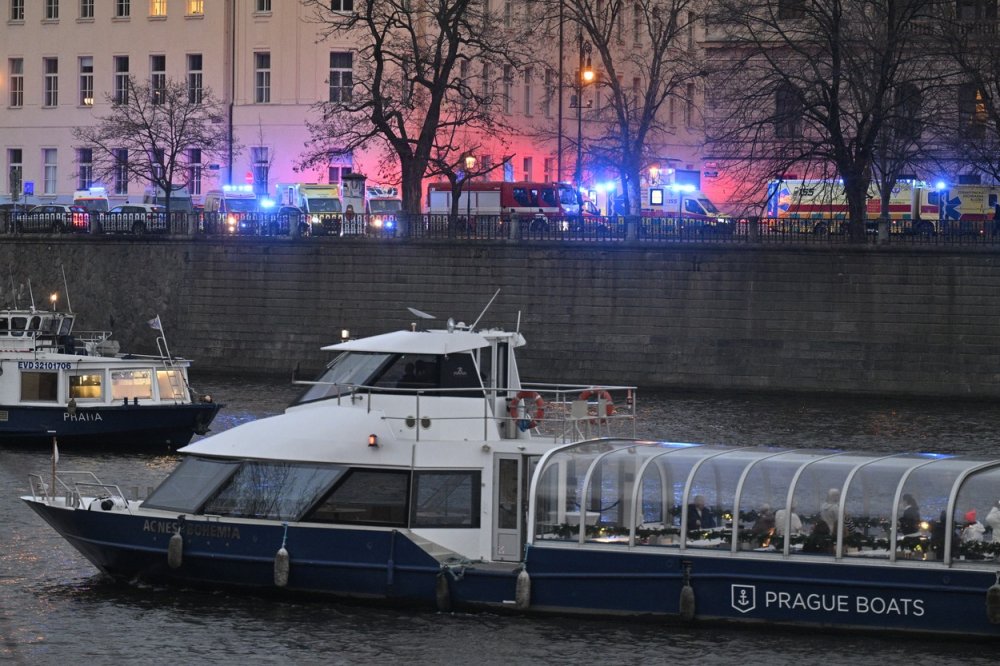 V pražské filozofické fakultě se střílelo, na místě jsou mrtví a zranění