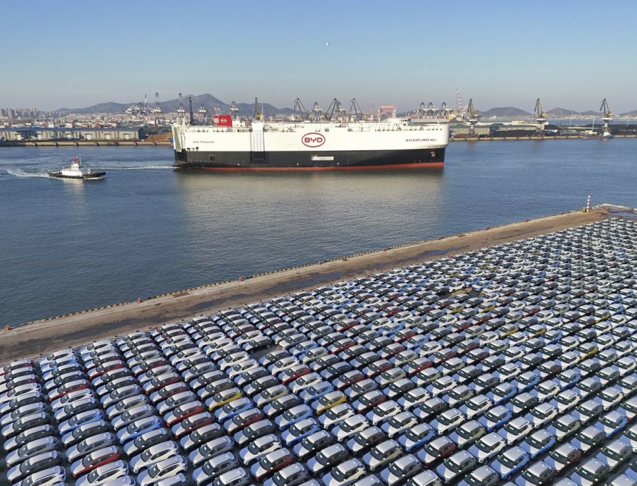 Plavidlo schopné přepravit 7000 automobilů si pronajal čínský výrobce elektromobilů BYD