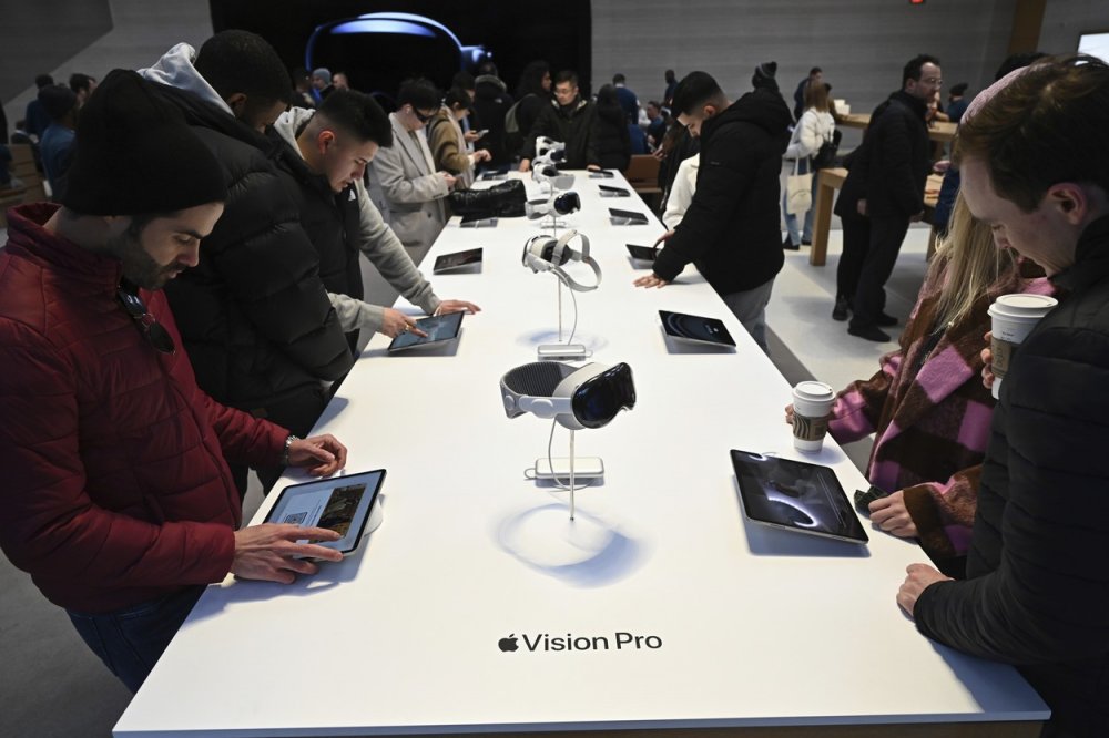 Revoluční brýle s virtuální realitou Apple Vision Pro jsou hitem u zákazníků i na sociálních sítích